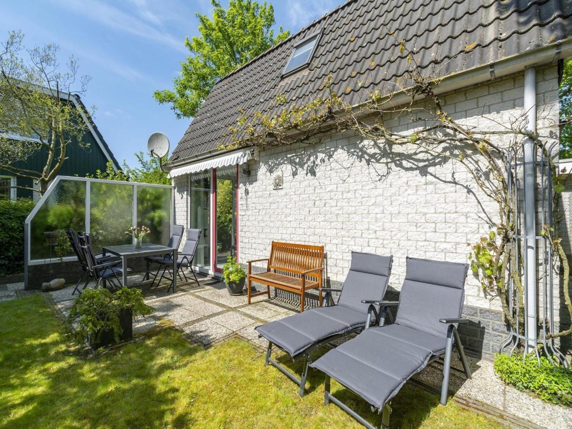 Cozy Holiday Home With Pool Sint Maartensvlotbrug Exterior photo
